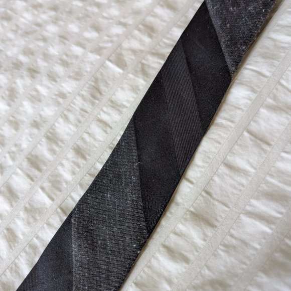 Calvin Klein Extreme Slim Tie - Picture 3 of 5